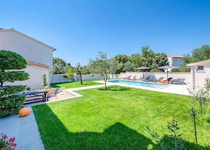 With Private Pool * Пула