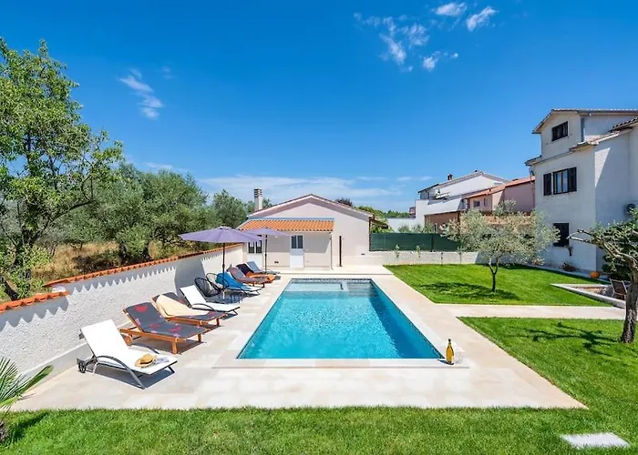 With Private Pool Пула