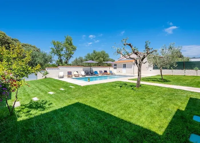 With Private Pool Апартаменти Пула