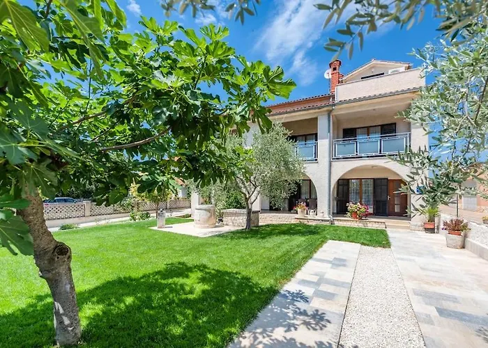 Апартаменти With Private Pool