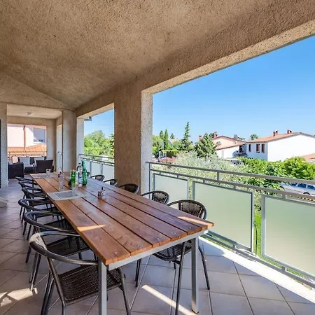 Apartment With Private Pool Pula