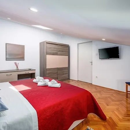 Apartment With Private Pool *