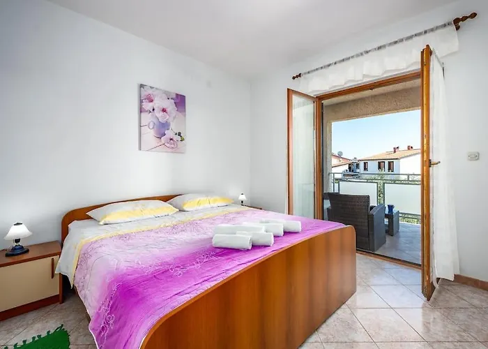 With Private Pool بولا