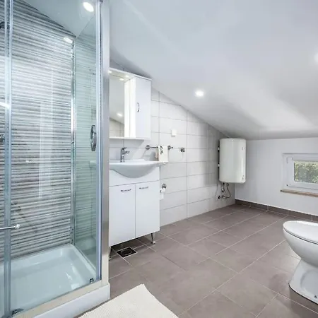 With Private Pool דירה